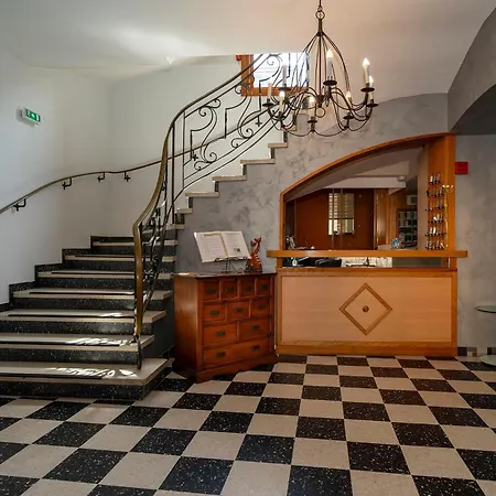 Otel A La Vignette - Colmar-nord 3*